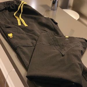 Wonder wink 😉 black scrubs large